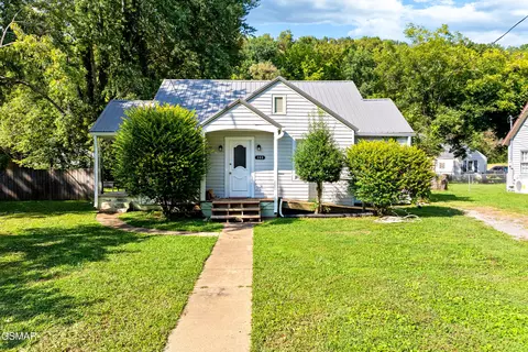 302 Jackson St, Sevierville, TN 37862