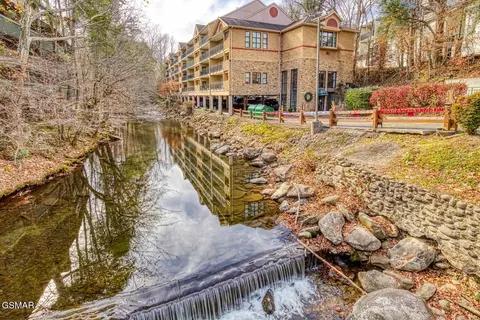 215 Ski Mtn Rd, Gatlinburg, TN 37738