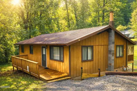 745 W Highland Dr, Gatlinburg, TN 37738