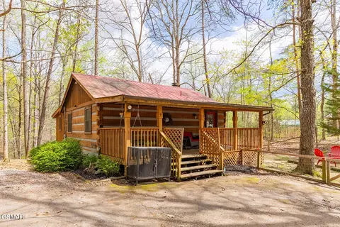 2348 Misty Ln, Sevierville, TN 37876