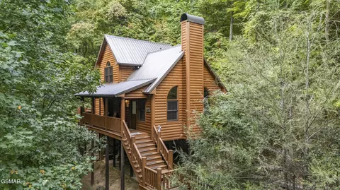 4275 Parkside Village Dr, Sevierville, TN 37862