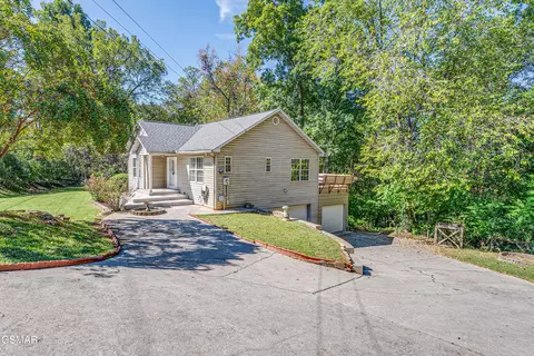 4701 Skyline Dr, Knoxville, TN 37914