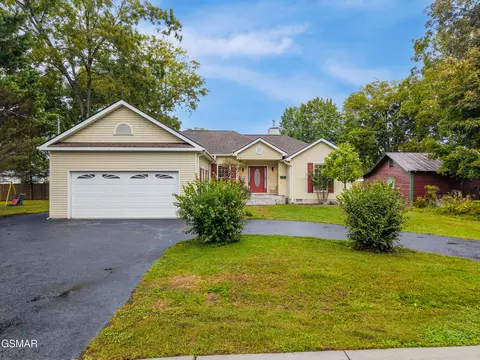 228 Cherry St, Sevierville, TN 37876