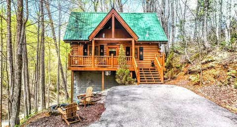 2310 Raymond Hollow Rd, Sevierville, TN 37876
