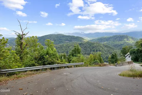 430 Greystone Heights Rd, Gatlinburg, TN 37738