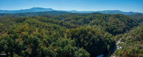 1876 Upper Middle Creek Rd, Sevierville, TN 37876