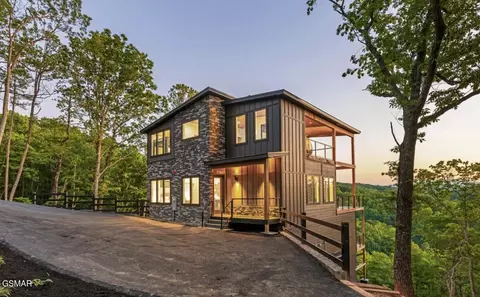 3847 Heavens View Ln, Sevierville, TN 37876