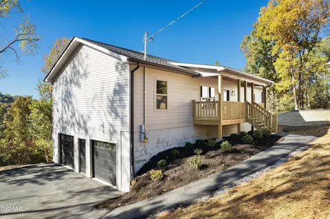 115 Walk In The Trees Dr, New Market, TN 37820