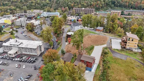 4 West Holly Ridge Road, Gatlinburg, TN 37738