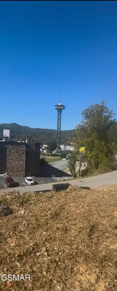 5 West Holly Ridge Road, Gatlinburg, TN 37738
