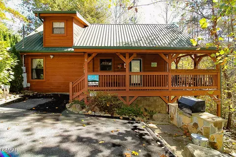 2015 Bird Ridge Rd, Sevierville, TN 37876