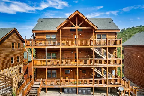 1242 Bird Nest Way, Sevierville, TN 37862