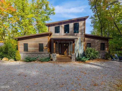 2515 Cove Mountain Ln, Sevierville, TN 37862