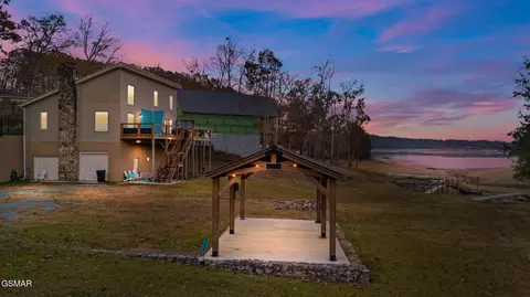 1448 Dover Ln, Dandridge, TN 37725