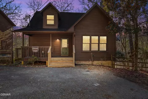 448 Silver Maple Ln, Gatlinburg, TN 37738