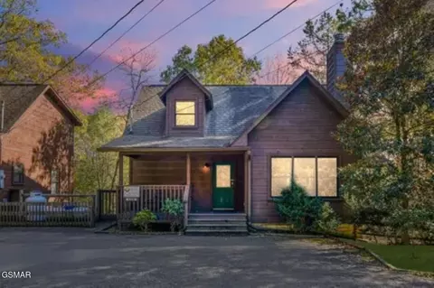 448 Silver Maple Ln, Gatlinburg, TN 37738