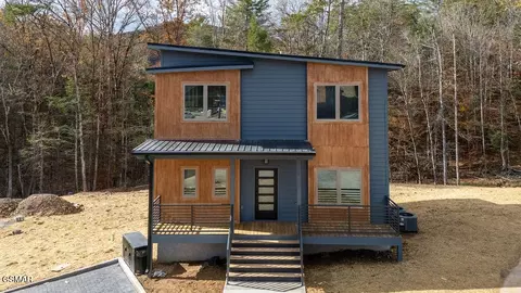 542 Warbonnet Way, Pigeon Forge, TN 37863