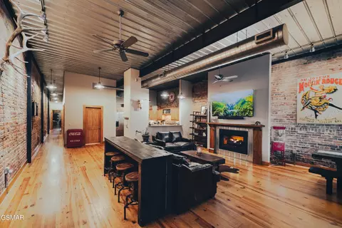 111 E Main St, Morristown, TN 37814