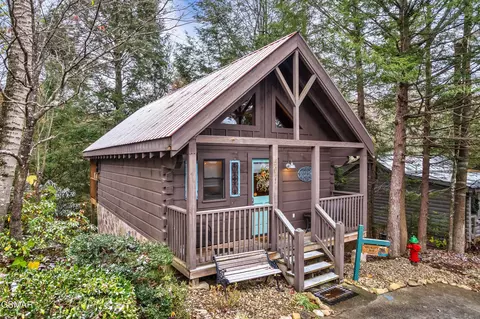 507 Hoot Owl Way, Gatlinburg, TN 37738