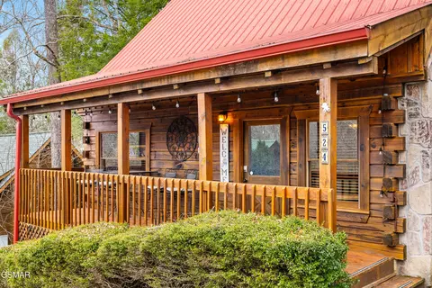 524 Hoot Owl Way, Gatlinburg, TN 37738