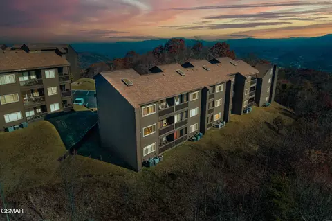 1380 Ski View Dr, Gatlinburg, TN 37738