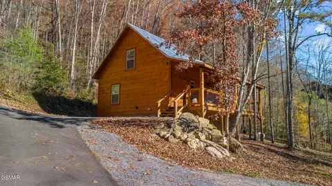 3879 Henry Town Rd, Sevierville, TN 37876