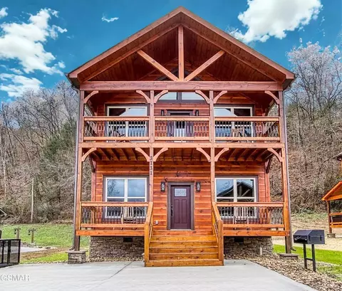 3131 Cherokee Valley Dr, Sevierville, TN 37862