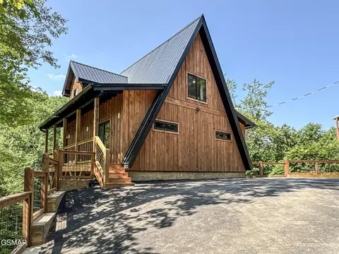 2119 Beach Front Dr, Sevierville, TN 37862