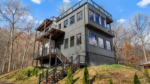 1211 Big Oak Ct, Gatlinburg, TN 37738
