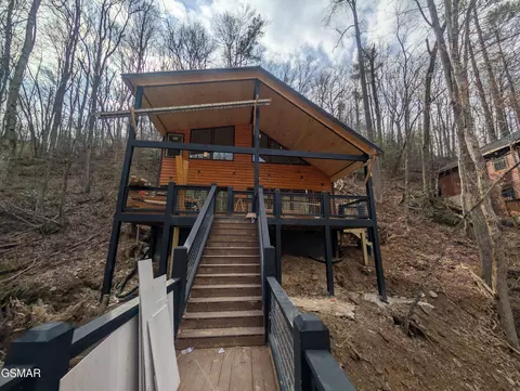 1424 School House Gap Rd, Sevierville, TN 37876