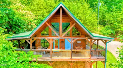 2010 Bird Ridge Rd, Sevierville, TN 37876