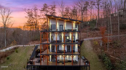 611 Ivy Rd, Gatlinburg, TN 37738