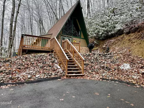 1172 Ski Mountain Rd, Gatlinburg, TN 37738