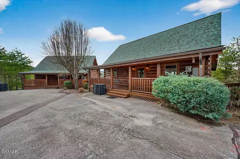 1949 Cougar Crossing Way, Sevierville, TN 37876