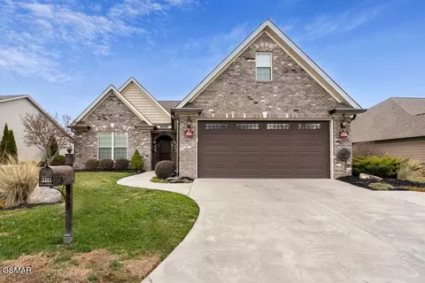 2241 Boulder Crest Ln, Sevierville, TN 37876
