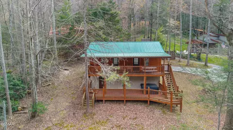 2230 Cove Creek Dr, Sevierville, TN 37862