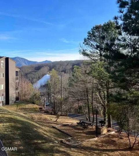 1380 Ski View Dr, Gatlinburg, TN 37738