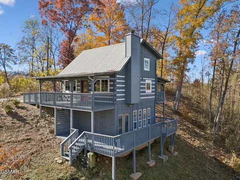 306 Beech Ridge Ln, Gatlinburg, TN 37738