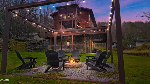 346 Autumn Ln, Gatlinburg, TN 37738