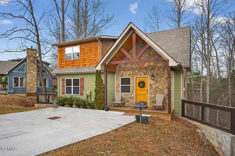 407 Potters Ridge Rd, Gatlinburg, TN 37738