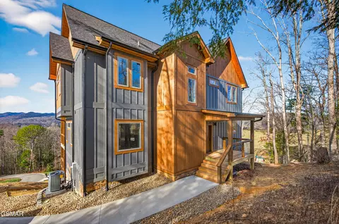 3756 Revetta Cir, Sevierville, TN 37862