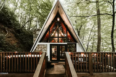 1155 Ski Mountain Rd, Gatlinburg, TN 37738