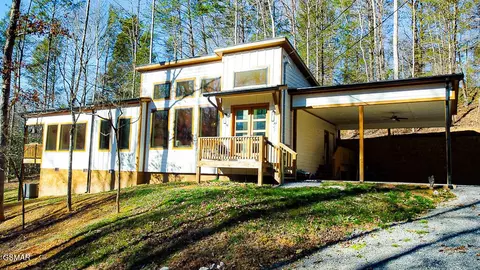 657 Crescent Dr, Gatlinburg, TN 37738