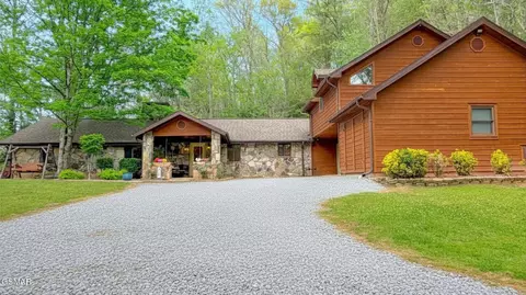 217 Seaton Dr, Gatlinburg, TN 37738