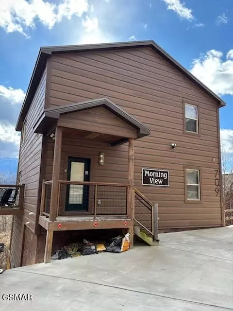 709 Deerfoot Dr, Gatlinburg, TN 37738