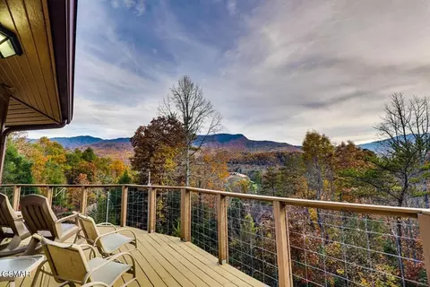 3709 Eagle Ln, Gatlinburg, TN 37738