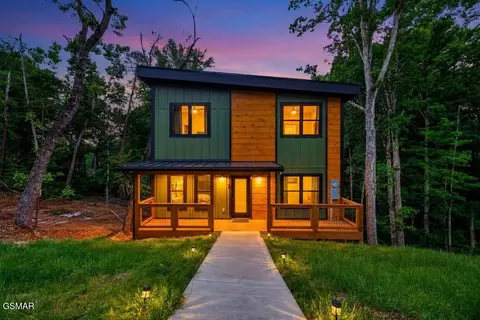 613 Country Oaks Dr, Pigeon Forge, TN 37863