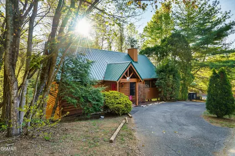 2306 Bonnie Ln, Sevierville, TN 37876