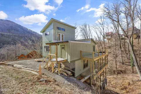515 Woodland Dr, Gatlinburg, TN 37738