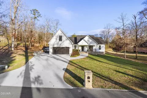 1235 Foxwood Dr, Sevierville, TN 37862